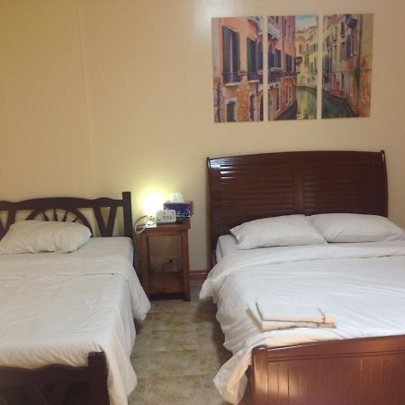 Makati Suites At Travelers Inn San Pedro Makati Eksteriør billede