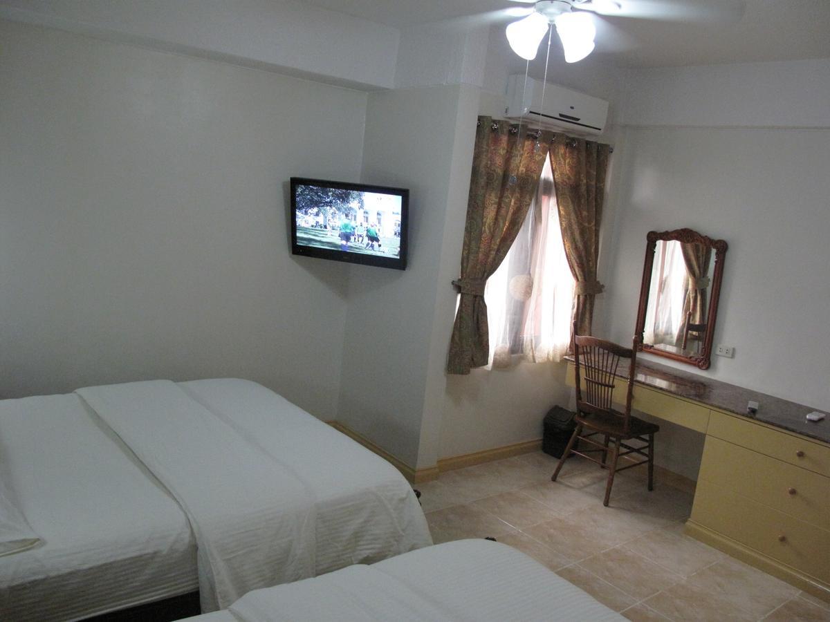 Makati Suites At Travelers Inn San Pedro Makati Eksteriør billede