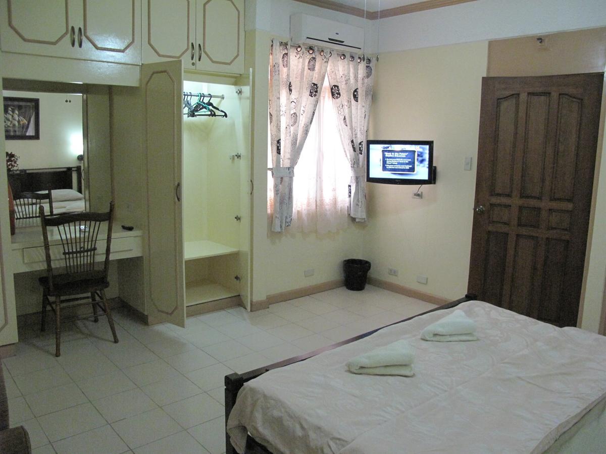 Makati Suites At Travelers Inn San Pedro Makati Eksteriør billede